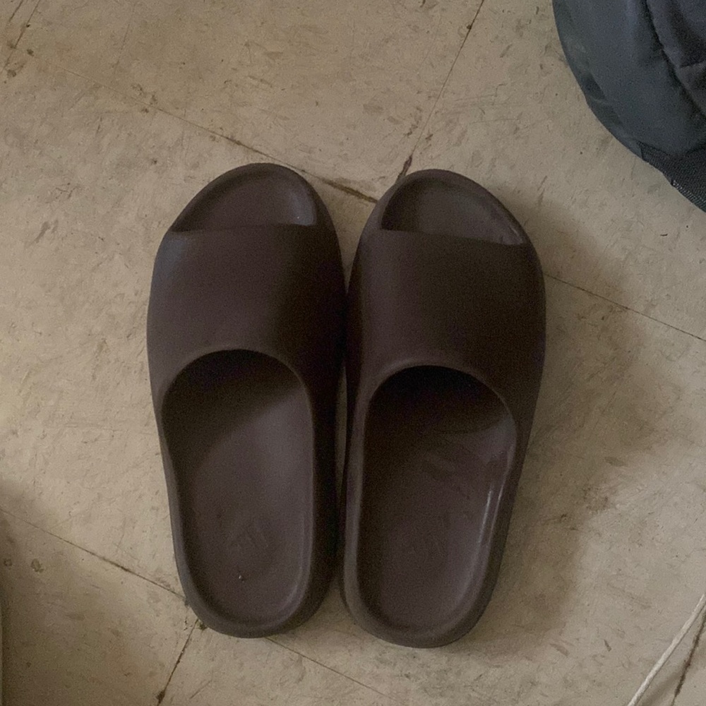 Yeezy slides soot size 13